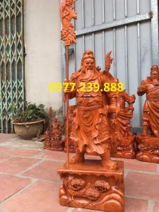 tượng quan công chống đao gỗ hương 40cm