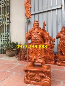 tượng quan công chống đao gỗ hương 60cm
