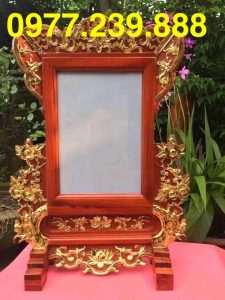 khung ảnh thờ hoa mai gỗ hương 20x30cm